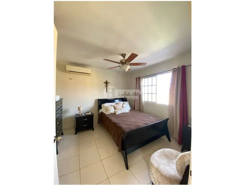 Venta de casa en villas del golf, chitré