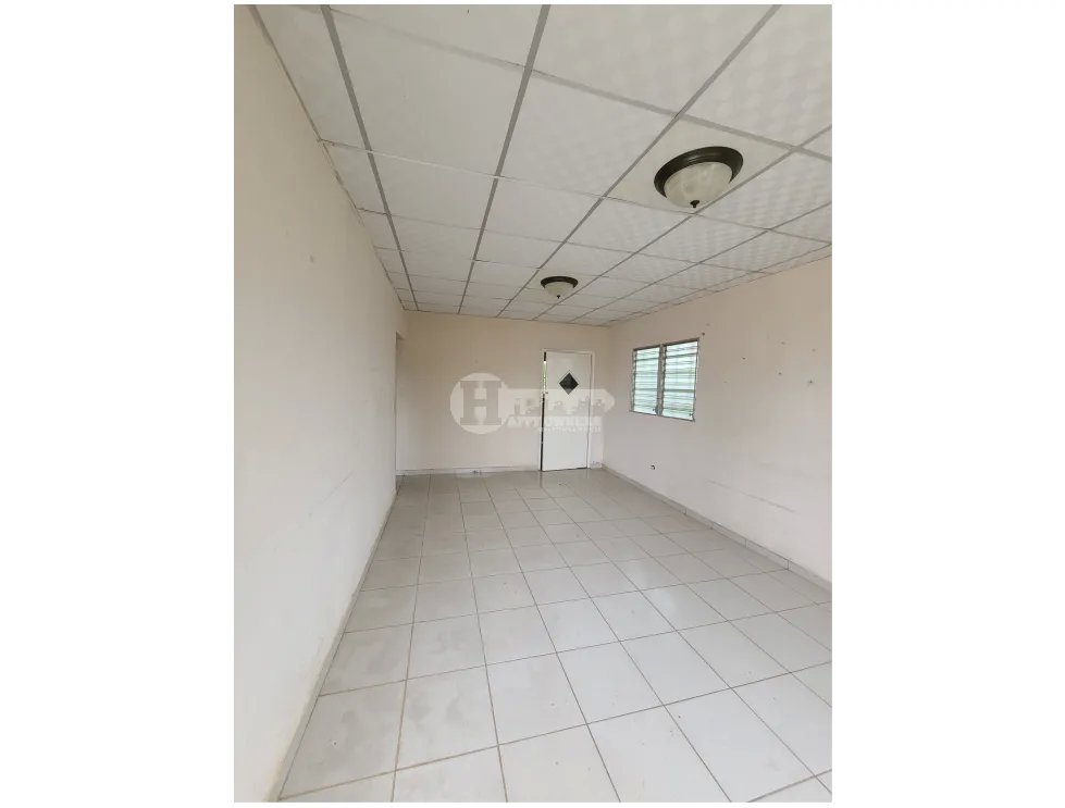 Casa a 3 minutos del hospital nelson collado, chitré herrera