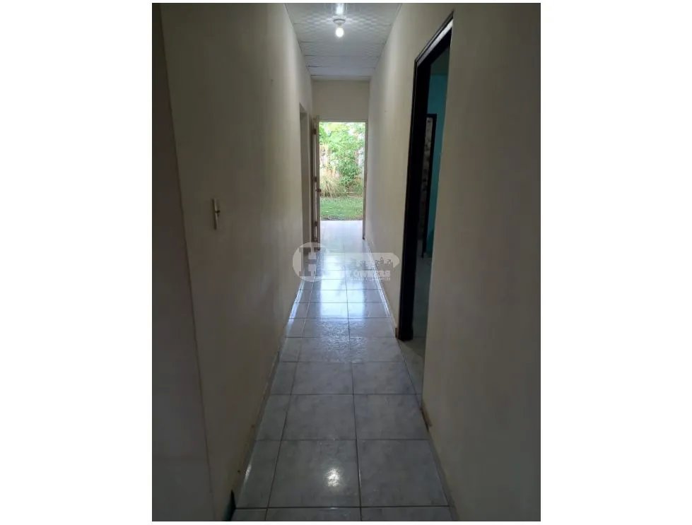 Se vende casa a pasos del super 99 de chitré herrera