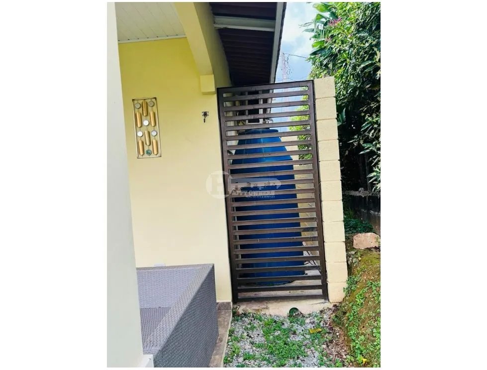 Venta de casa en villas del golf chitré