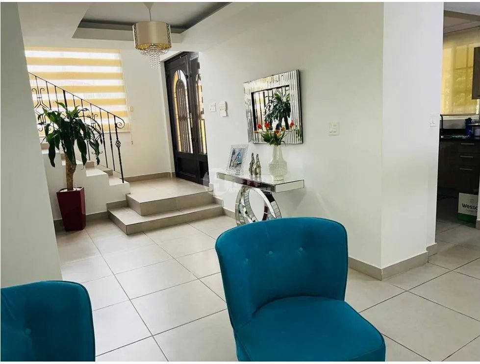 Venta de casa en villas del golf chitré