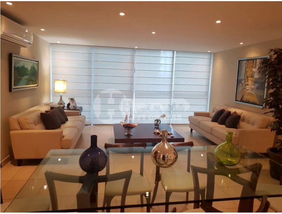 Venta de residencia unifamiliar de 3 niveles en dos mares