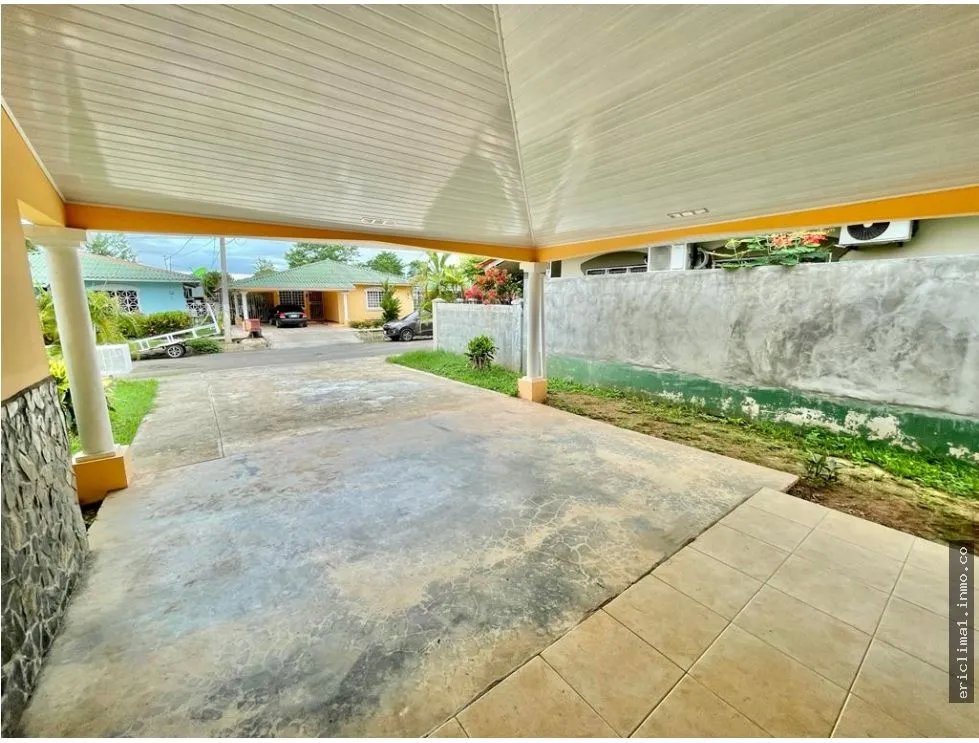 Venta de casa en brisas los guayacanes, chitré.