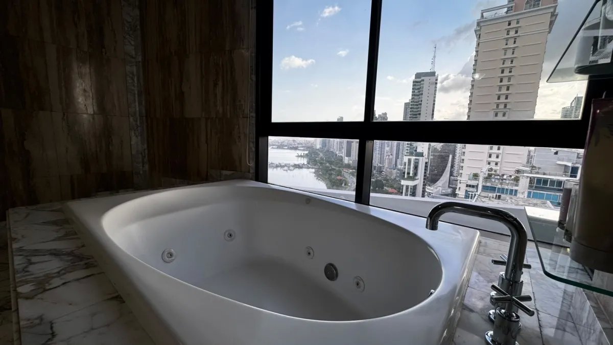 Venta de apartamento en ph condesa del mar, av. balboa