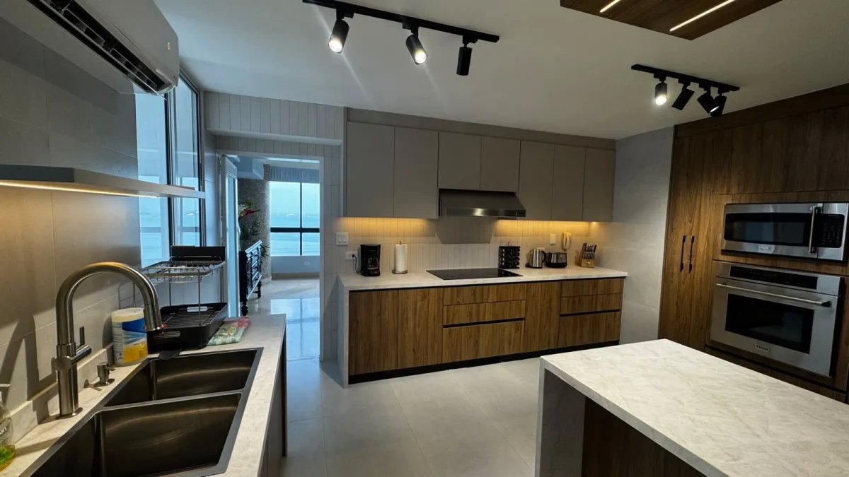Venta de apartamento en ph condesa del mar, av. balboa
