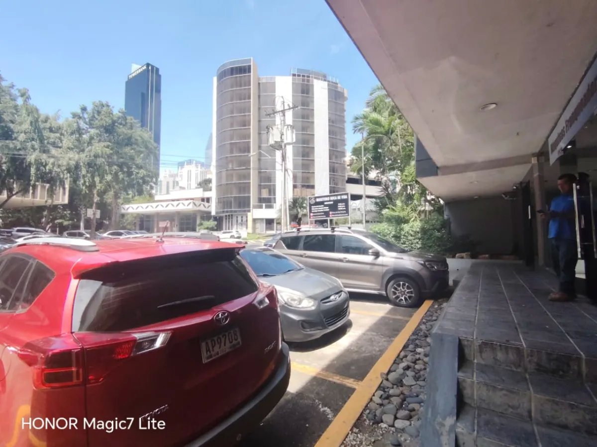 Alquiler de local en edificio central, av. samuel lewis