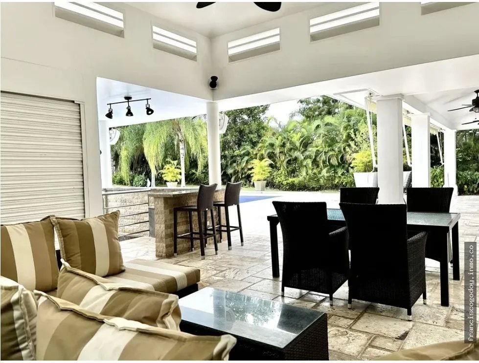 Venta de villa con piscina y vista al mar - bijao