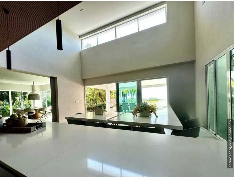 Venta de casa frente a la playa - bijao