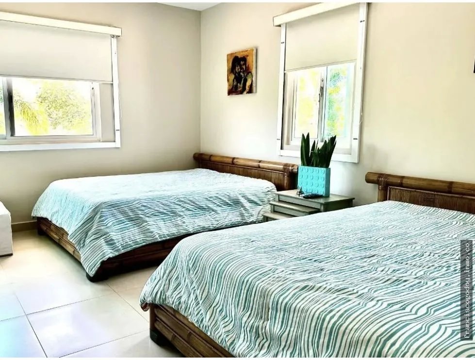 Venta de casa con piscina en bijao