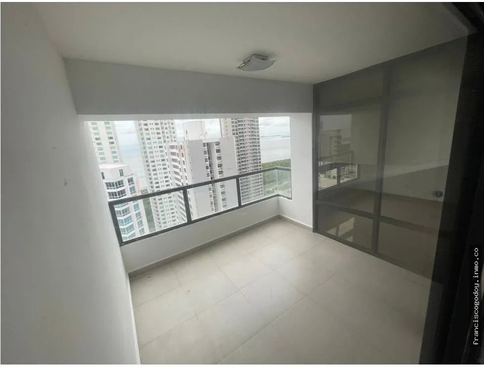 Se alquila apartamento en costa del este