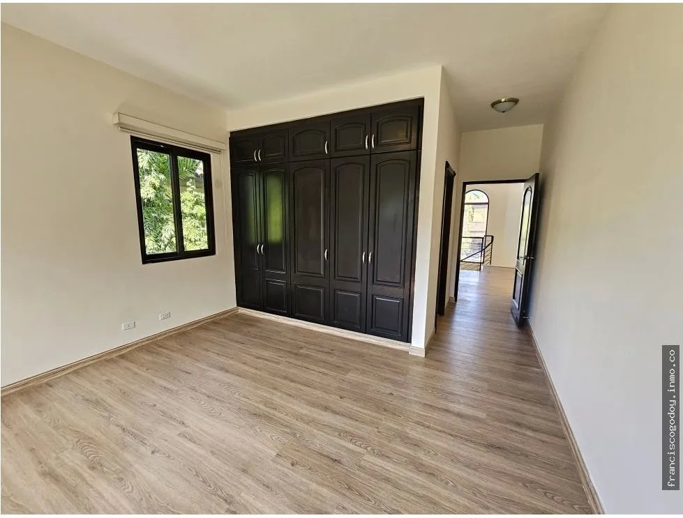 Casa en venta en urbanización antigua, costa del este