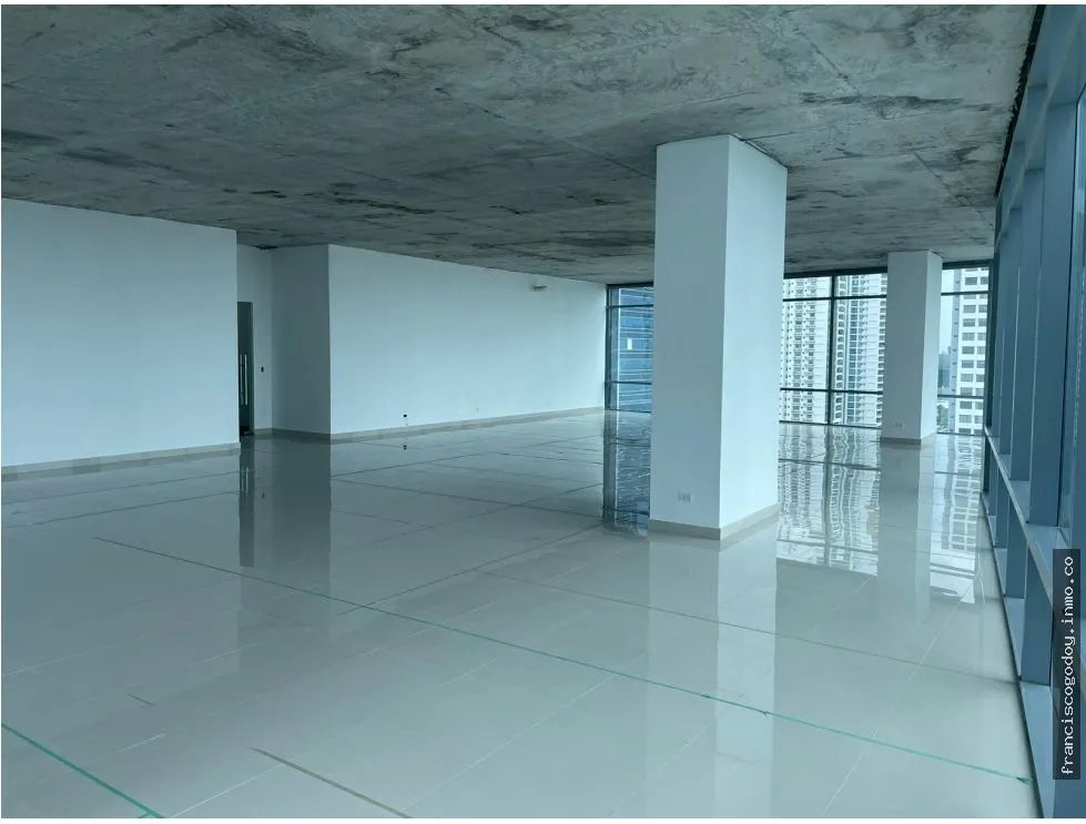 Alquiler de oficina en el edificio prime time tower, costa del este