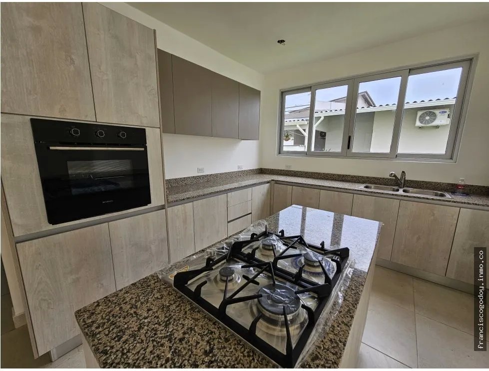 Venta de casa en villa sur, costa sur