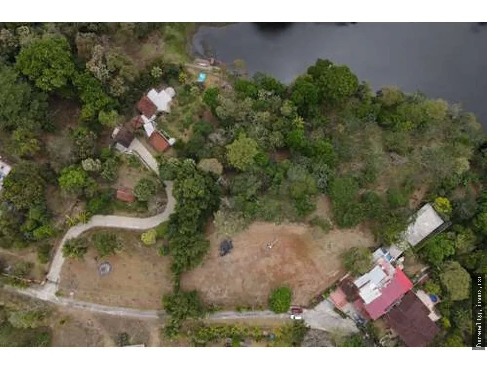 Se vende terreno en las cumbres