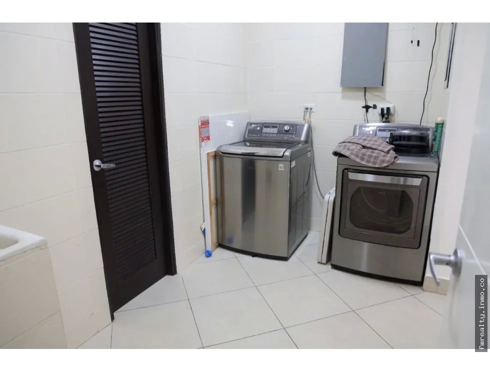 Se alquila apartamento en el embassy club garden panamá