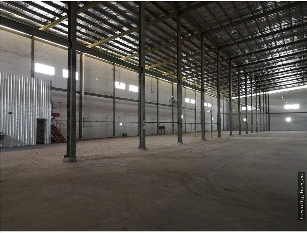 Aquilo galera bodega 4600m2 en milla 8 fgb