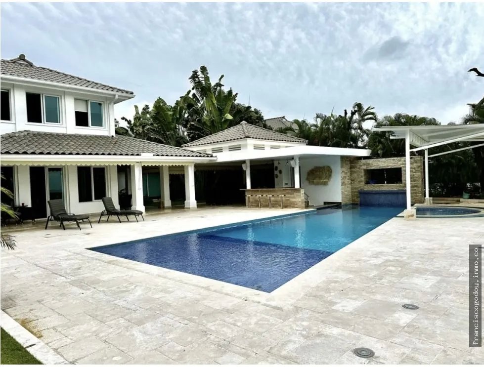 Venta de villa con piscina y vista al mar - bijao