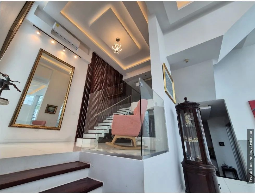 Venta de residencia en altos del golf
