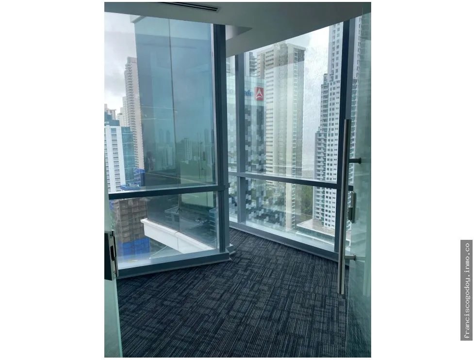 Venta de oficina ejecutiva en financial park, costa del este
