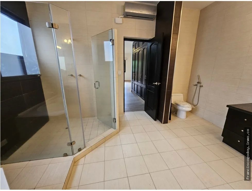 Casa en venta en urbanización antigua, costa del este