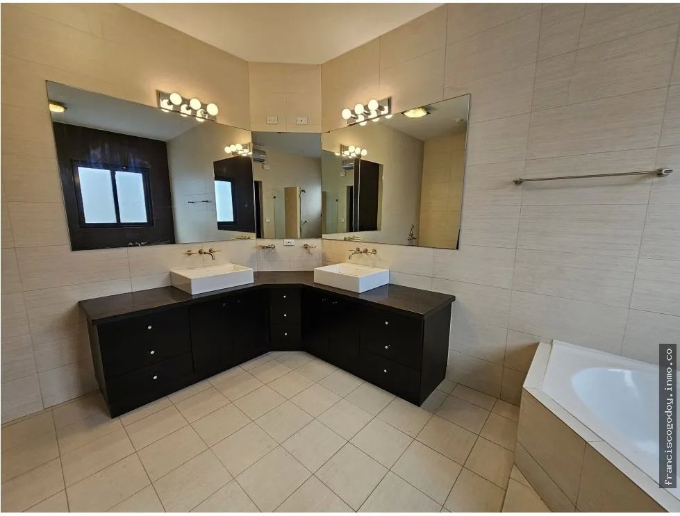 Casa en venta en urbanización antigua, costa del este