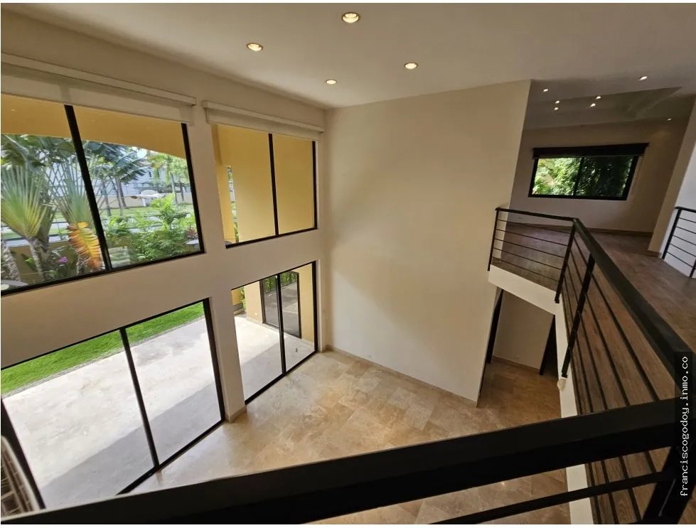Casa en venta en urbanización antigua, costa del este