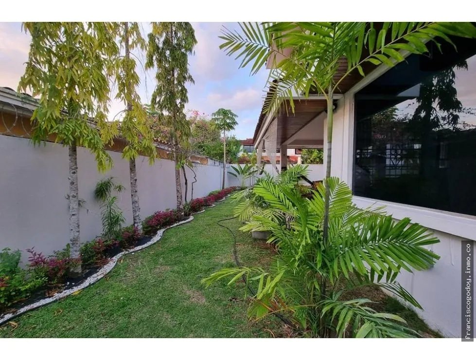 Se vende casa en la alameda