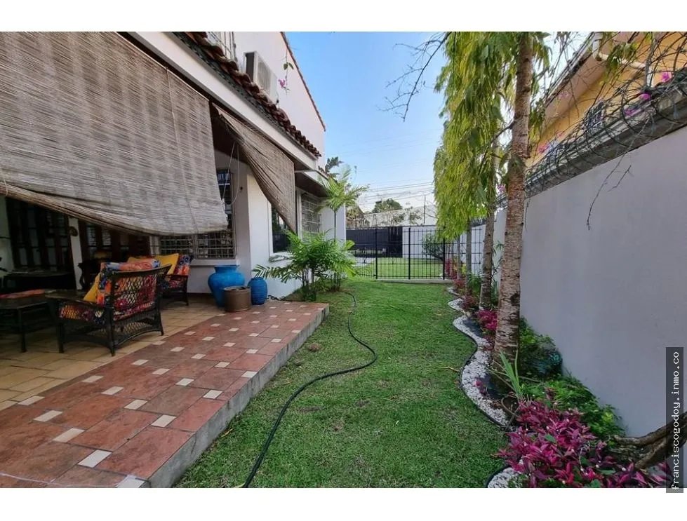 Se vende casa en la alameda