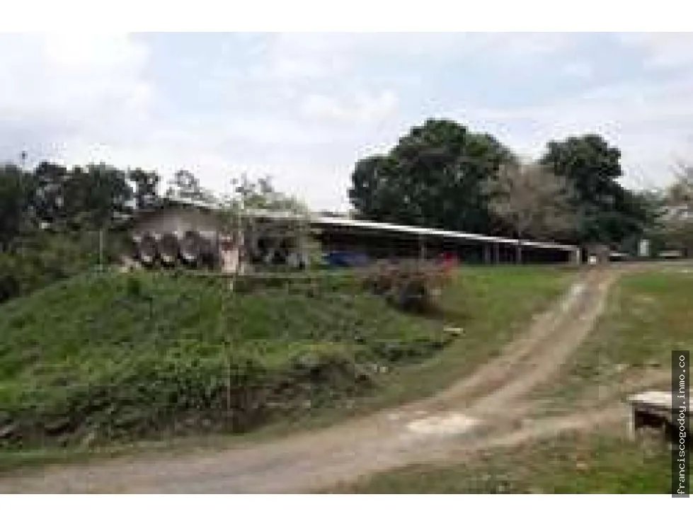 Se vende lote de terreno en colón
