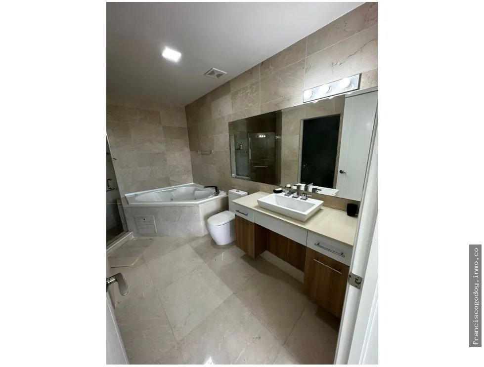 Se alquila apartamento en playa bonita
