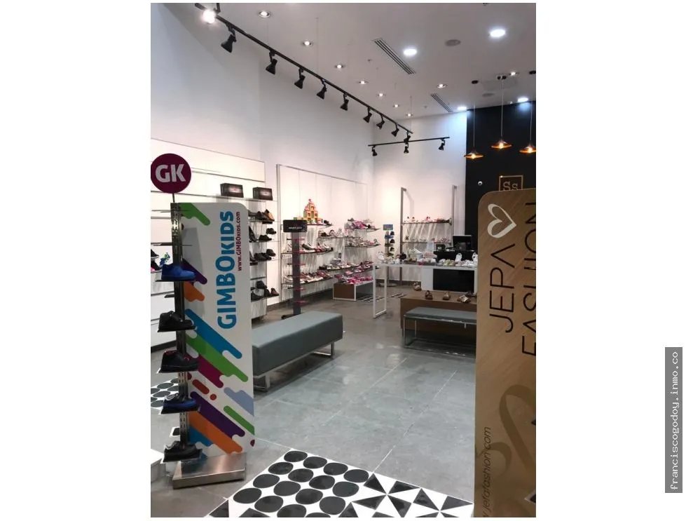Se alquila local en westland mall