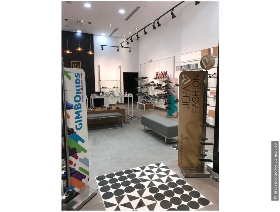 Se alquila local en westland mall