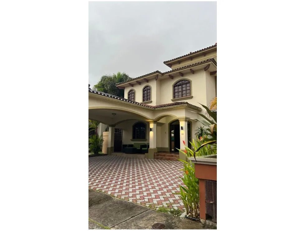 Venta de casa de 2 niveles en el doral, costa sur