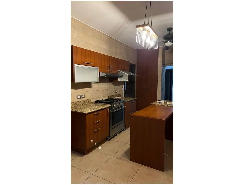 Venta de casa de 2 niveles en el doral, costa sur