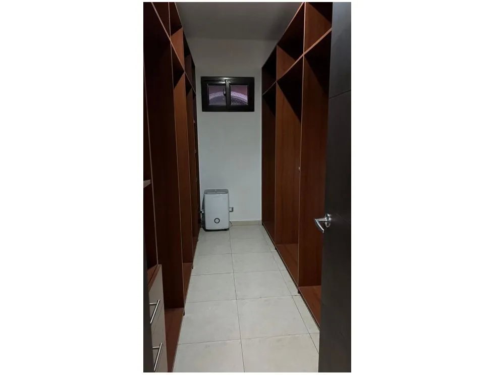 Venta de casa de 2 niveles en el doral, costa sur