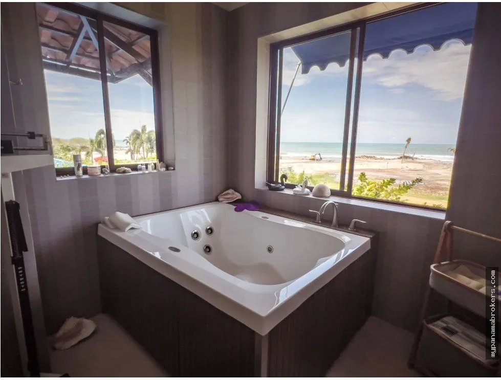 Se vende villa frente al mar en playa blanca, río hato