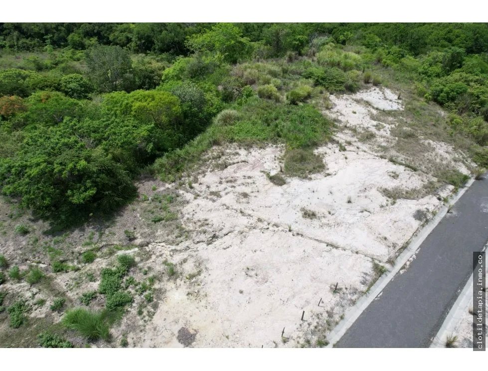 Se vende lote en costa esmeralda, san carlos
