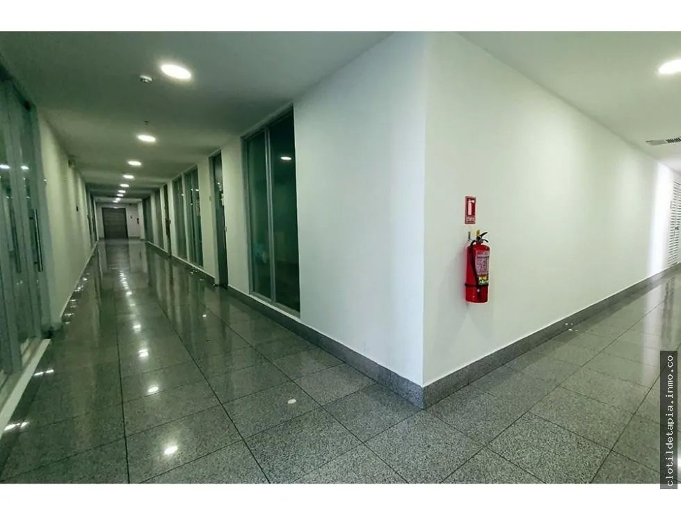 Se vende oficina en top tower, costa del este