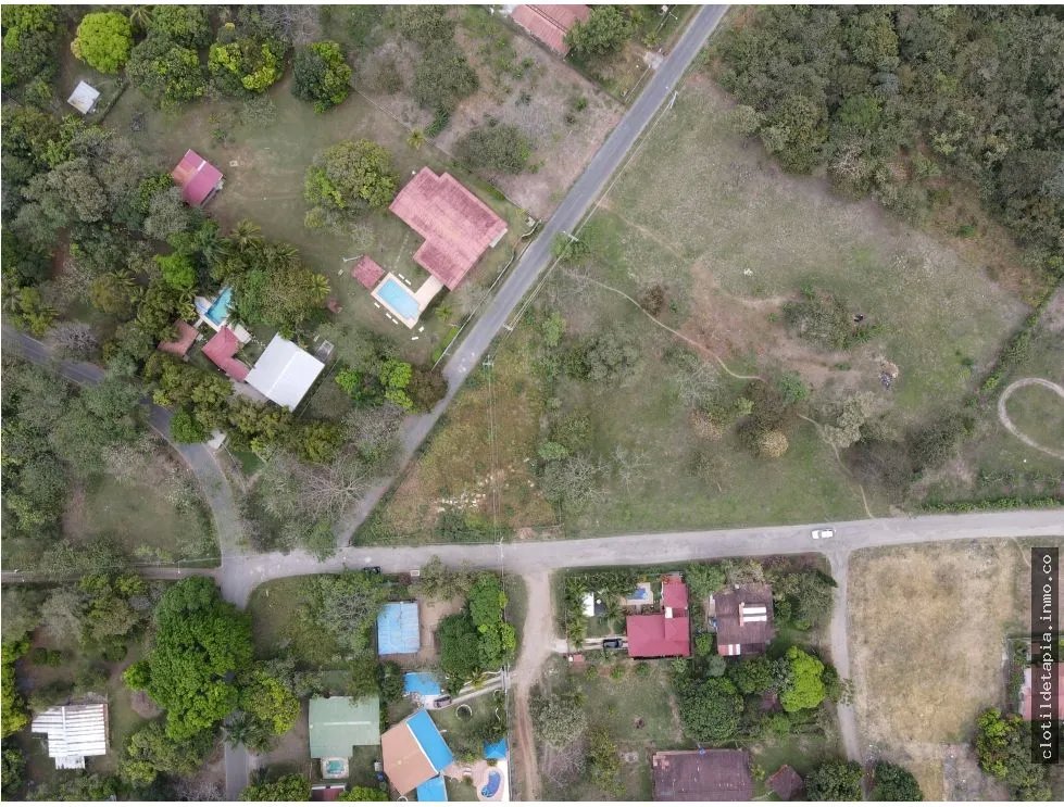 Se vende lote en esquina en nueva gorgona, chame
