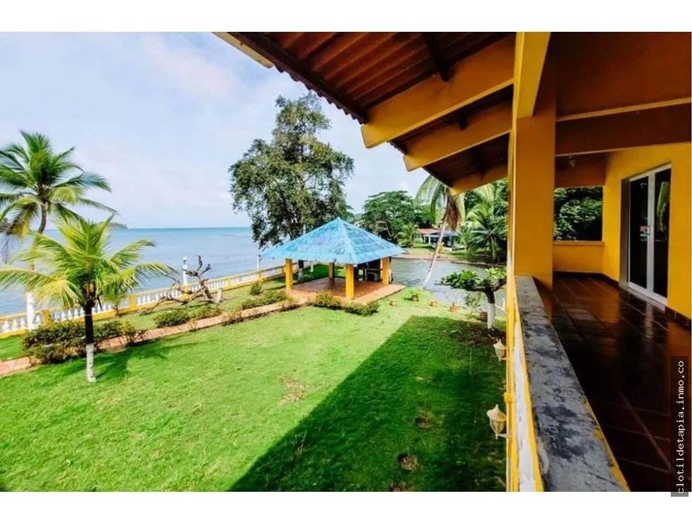Se vende casa frente al mar en portobelo, colón
