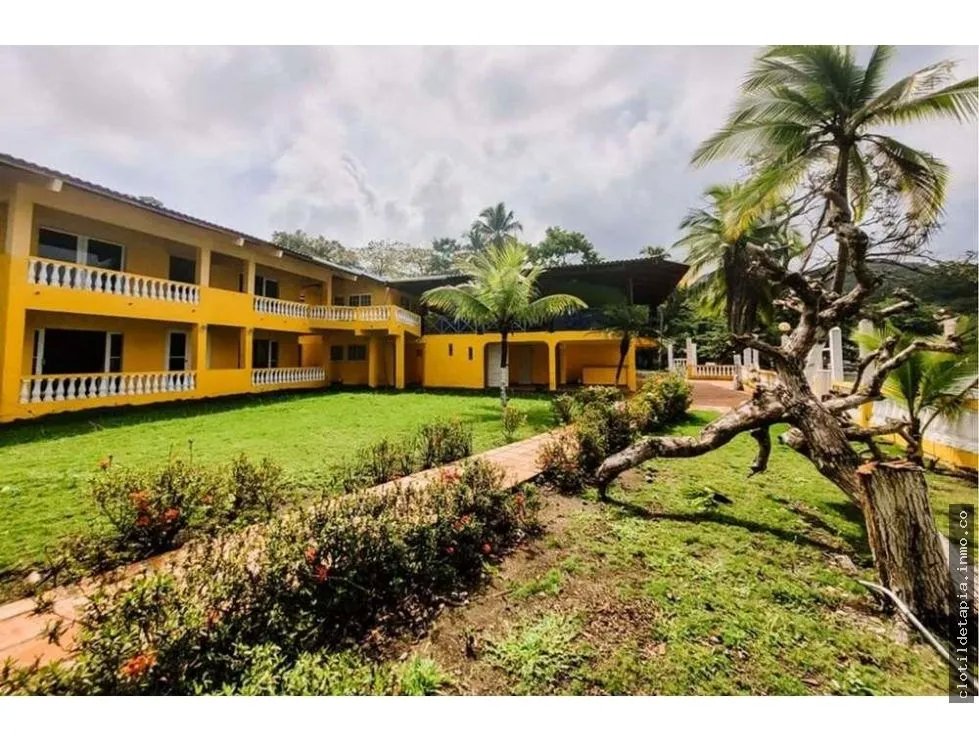 Se vende casa frente al mar en portobelo, colón