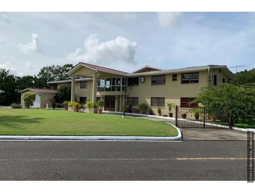 Se vende casa para inversión en clayton, albrook