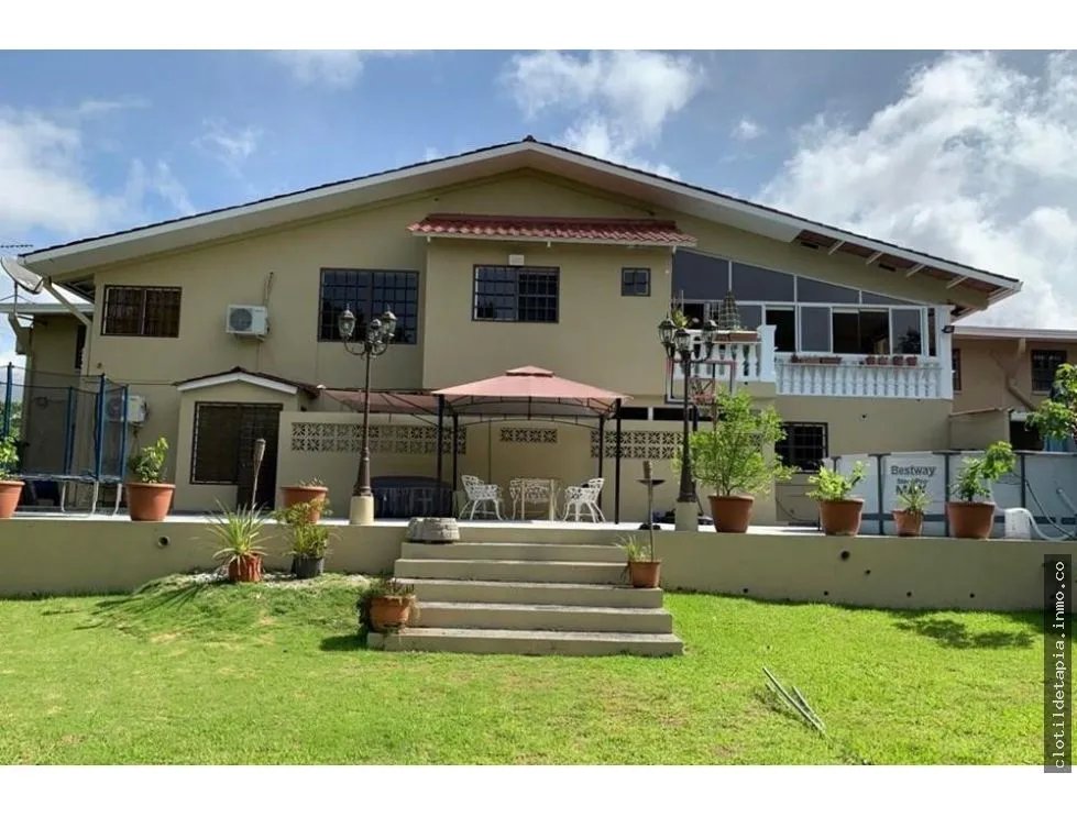 Se vende casa para inversión en clayton, albrook