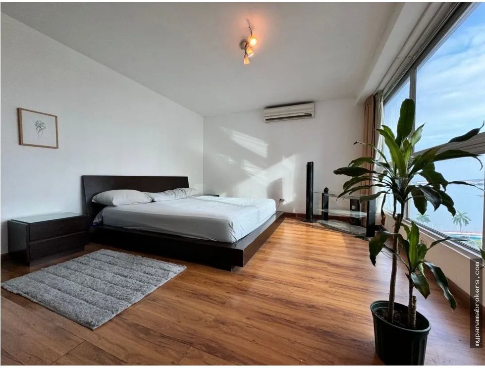 Venta de apartamento vacío en ave. balboa, panamá