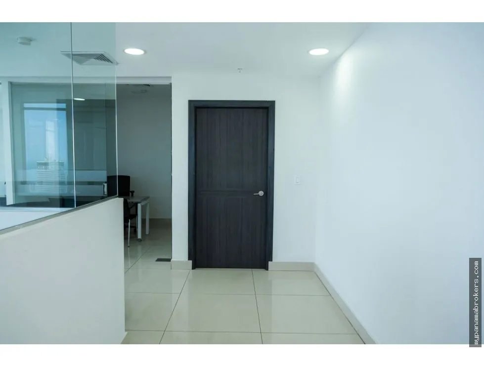 Alquiler de oficina amoblada en avenida balboa - panamá
