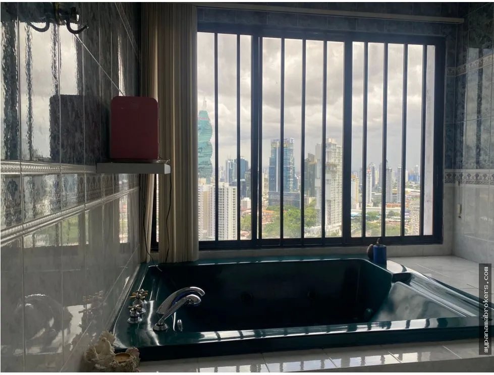 Venta de penthouse en ph torre del pacifico b, marbella