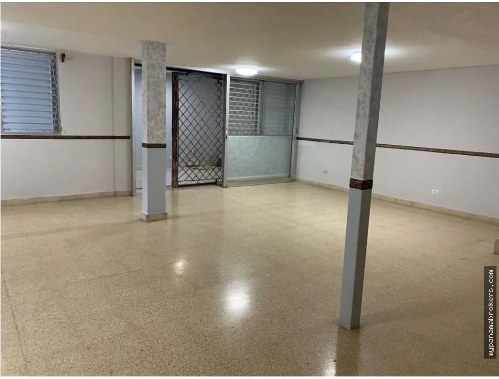 Venta de casa vacia de dos plantas en los angeles, bethania, panama