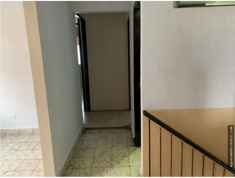 Venta de casa vacia de dos plantas en los angeles, bethania, panama