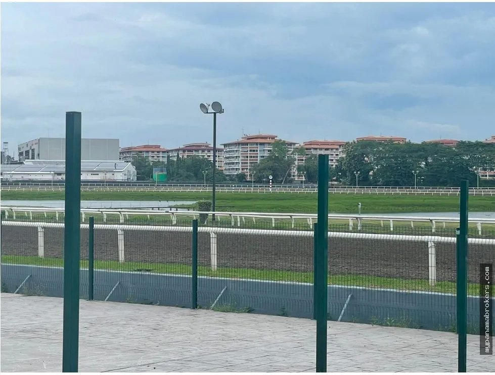 Alquiler de locales en parking site, ciudad deportiva irving saladino