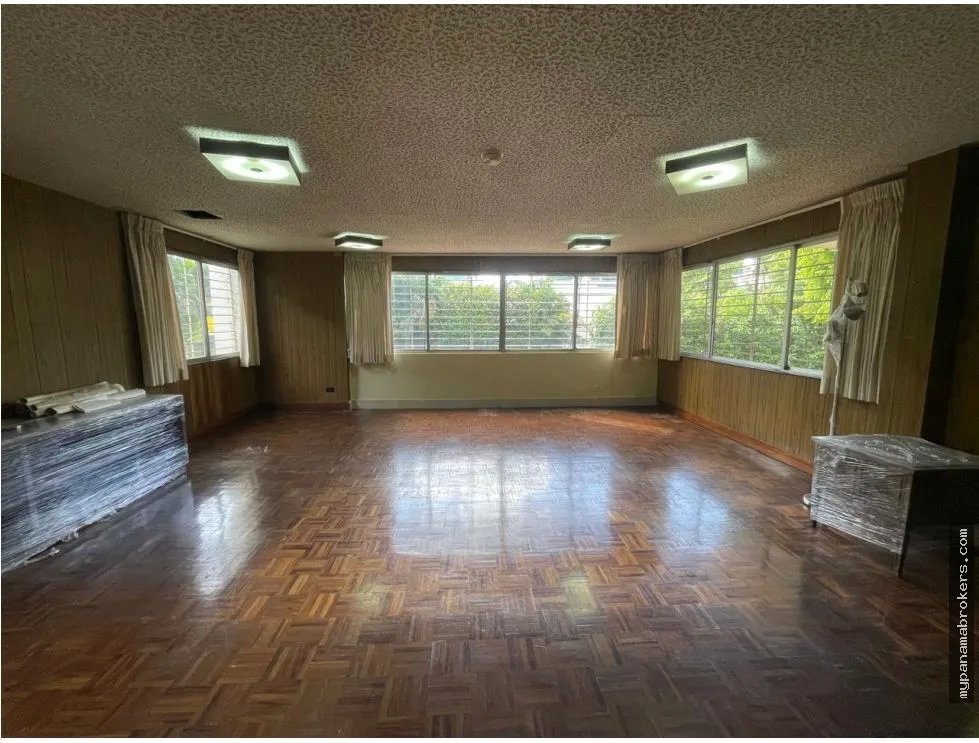 Venta de casa de esquina con terreno en obarrio, panamá